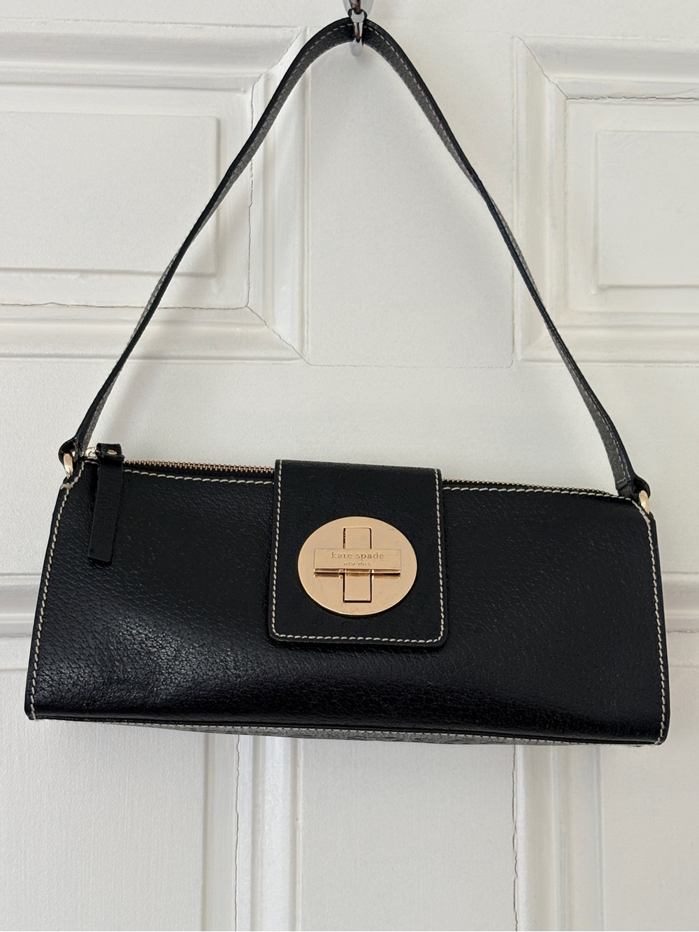 Kate Spade Black Leather Turn Lock Shoulder Handbag - Elegant/Versatile